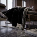 Velvafur Throw